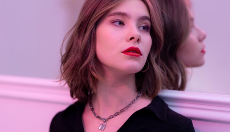 An Expert Reveals the Micro-Betrayals Narcissistic Partners Subject You To